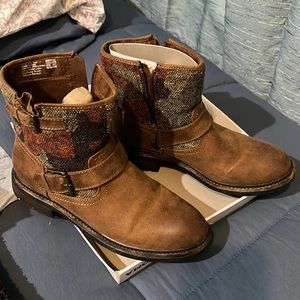 Zippers are like new, Sonoma vitalize boots by Ortholite